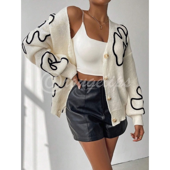 White Cardigan Knit Black Flower Appliqué Oversized Long Sleeves - Picture 5 of 7